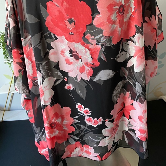 4/$20 Cold Shoulder Floral Blouse L - Picture 6 of 10